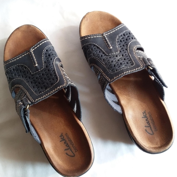 Clarks | Shoes | Black Clarks Sandals Size 7 | Poshmark